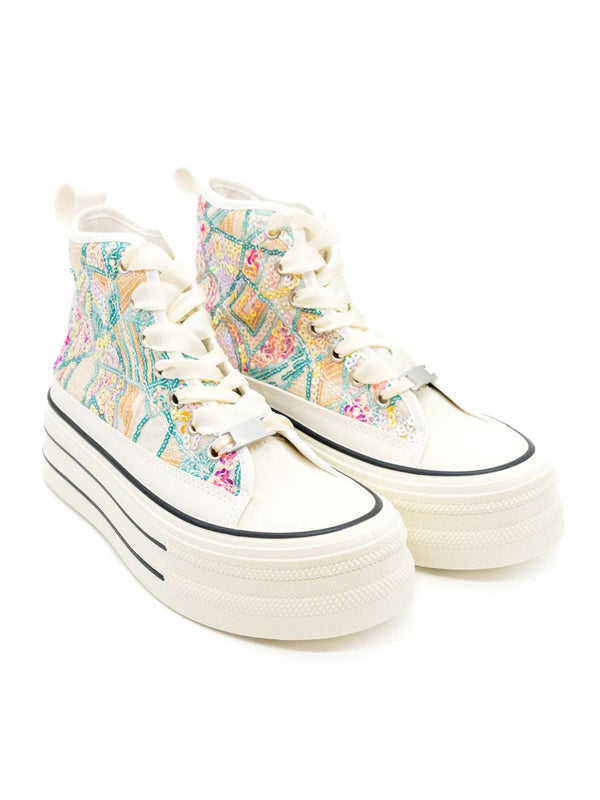 High - Top Plateau Sneaker mit Stickerei & Pailletten – in großen Größen von CurvyRausch. Stylische Plus Size Fashion für kurvige Frauen.