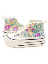 High - Top Plateau Sneaker mit Stickerei & Pailletten – in großen Größen von CurvyRausch. Stylische Plus Size Fashion für kurvige Frauen.