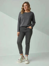 High - Top Plateau Sneaker mit Stickerei & Pailletten – in großen Größen von CurvyRausch. Stylische Plus Size Fashion für kurvige Frauen.