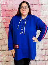 Hoodie NICE mit Neonstreifen – Oversize Style – in großen Größen von CurvyRausch. Stylische Plus Size Fashion für kurvige Frauen.