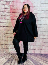 Hoodie NICE mit Neonstreifen – Oversize Style – in großen Größen von CurvyRausch. Stylische Plus Size Fashion für kurvige Frauen.