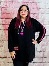 Hoodie NICE mit Neonstreifen – Oversize Style – in großen Größen von CurvyRausch. Stylische Plus Size Fashion für kurvige Frauen.