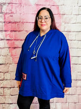 Hoodie NICE mit Neonstreifen – Oversize Style – in großen Größen von CurvyRausch. Stylische Plus Size Fashion für kurvige Frauen.