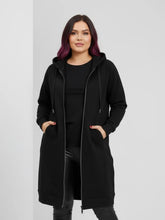 Hoodielook Sweatjacke Skull – Rockige Curvy Mode – in großen Größen von CurvyRausch. Stylische Plus Size Fashion für kurvige Frauen.