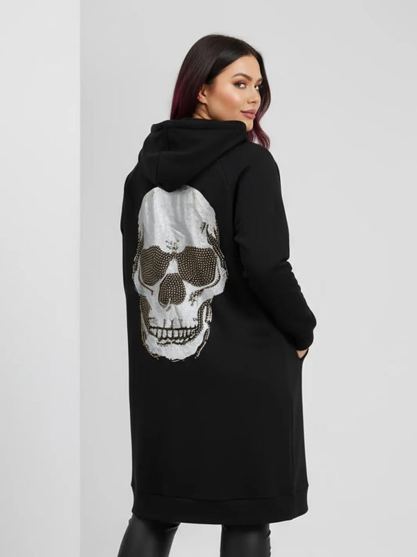 Hoodielook Sweatjacke Skull – Rockige Curvy Mode – in großen Größen von CurvyRausch. Stylische Plus Size Fashion für kurvige Frauen.