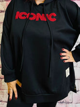 ICONIC Hoodie mit Teddy - Schriftzug – in großen Größen von CurvyRausch. Stylische Plus Size Fashion für kurvige Frauen.