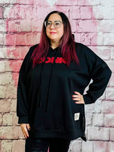 ICONIC Hoodie mit Teddy - Schriftzug – in großen Größen von CurvyRausch. Stylische Plus Size Fashion für kurvige Frauen.