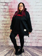 ICONIC Hoodie mit Teddy - Schriftzug – in großen Größen von CurvyRausch. Stylische Plus Size Fashion für kurvige Frauen.