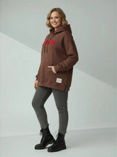 ICONIC Hoodie mit Teddy - Schriftzug – in großen Größen von CurvyRausch. Stylische Plus Size Fashion für kurvige Frauen.