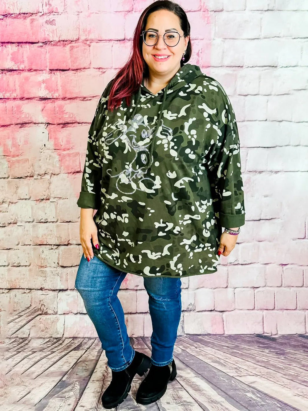 Jeans mit Cuts – in großen Größen von CurvyRausch. Stylische Plus Size Fashion für kurvige Frauen.