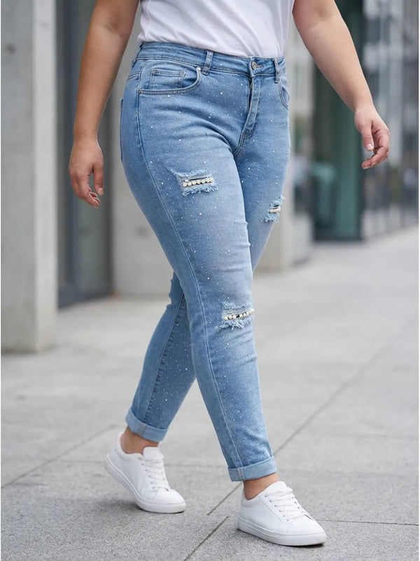 Jeans mit Strass, Perlen und Cutouts – in großen Größen von CurvyRausch. Stylische Plus Size Fashion für kurvige Frauen.