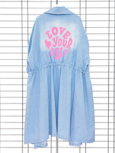 Jeansjacke mit Statement Print Rücken – in großen Größen von CurvyRausch. Stylische Plus Size Fashion für kurvige Frauen.