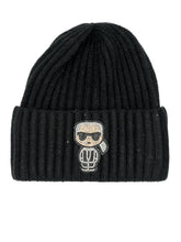 Karlchen Mütze mit Strass & Glitzer – in großen Größen von CurvyRausch. Stylische Plus Size Fashion für kurvige Frauen.