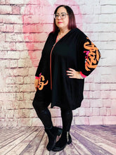 King Sweatjacke mit Neon - Print – in großen Größen von CurvyRausch. Stylische Plus Size Fashion für kurvige Frauen.