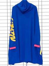 King Sweatjacke mit Neon - Print – in großen Größen von CurvyRausch. Stylische Plus Size Fashion für kurvige Frauen.