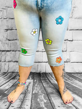 Kurze Jeanshose Flower - CurvyRausch - Neuheit - Plus Size Damenmode