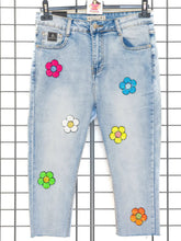 Kurze Jeanshose Flower - CurvyRausch - Neuheit - Plus Size Damenmode