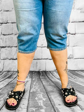 Kurze Jeanshose mit Dekor - CurvyRausch - Neuheit - Plus Size Damenmode