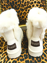 Kuschelige Winterboots mit flauschigem Kunstfellbesatz – in großen Größen von CurvyRausch. Stylische Plus Size Fashion für kurvige Frauen.