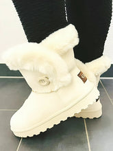 Kuschelige Winterboots mit flauschigem Kunstfellbesatz – in großen Größen von CurvyRausch. Stylische Plus Size Fashion für kurvige Frauen.