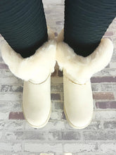 Kuschelige Winterboots mit flauschigem Kunstfellbesatz – in großen Größen von CurvyRausch. Stylische Plus Size Fashion für kurvige Frauen.