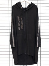 Lange Sweatjacke Skull Engelsflügel – in großen Größen von CurvyRausch. Stylische Plus Size Fashion für kurvige Frauen.