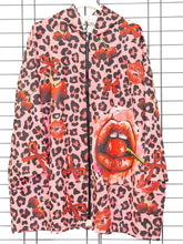 Leichte Veloursjacke mit Zipper & Taschen – in großen Größen von CurvyRausch. Stylische Plus Size Fashion für kurvige Frauen.