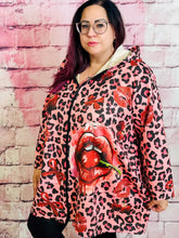 Leichte Veloursjacke mit Zipper & Taschen – in großen Größen von CurvyRausch. Stylische Plus Size Fashion für kurvige Frauen.