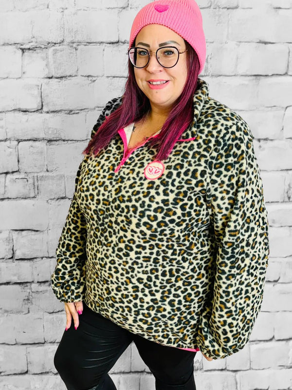 Leo Lover Allover Fleece Troyer | Zwillingsherz - CurvyRausch - Plus Size Damenmode