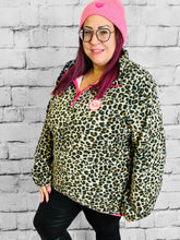 Leo Lover Allover Fleece Troyer | Zwillingsherz - CurvyRausch - Plus Size Damenmode