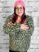 Leo Lover Allover Fleece Troyer | Zwillingsherz - CurvyRausch - Plus Size Damenmode