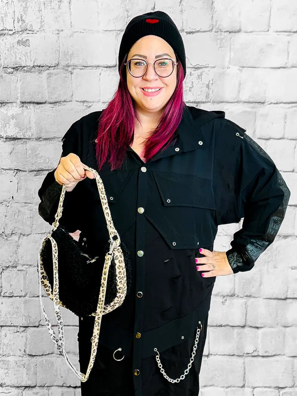 Leo - Teddyfelltäschle Crossbag – in großen Größen von CurvyRausch. Stylische Plus Size Fashion für kurvige Frauen.