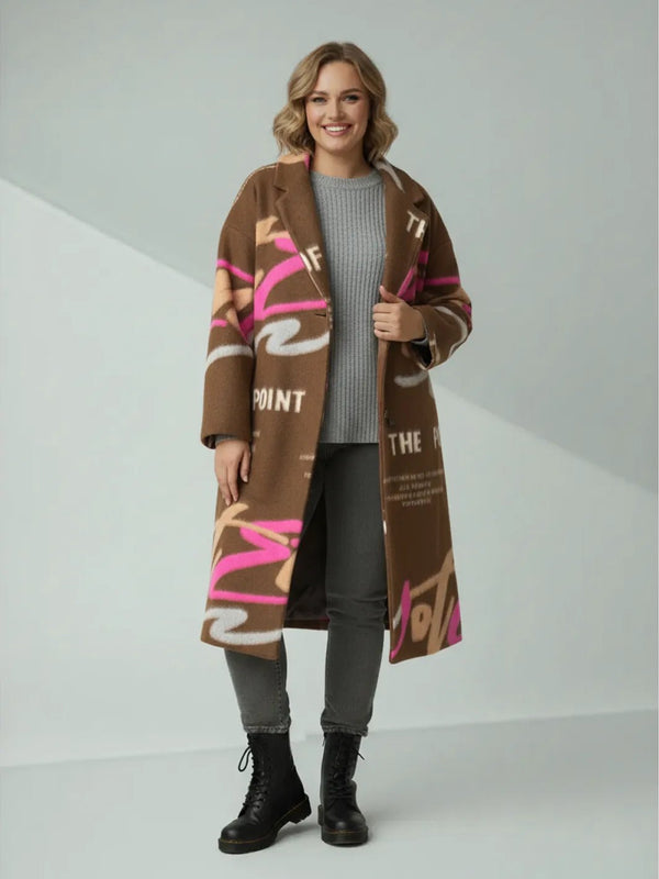 Mantel mit Schriftzug – Trendiger Herbstmantel – in großen Größen von CurvyRausch. Stylische Plus Size Fashion für kurvige Frauen.