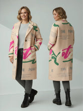 Mantel mit Schriftzug – Trendiger Herbstmantel – in großen Größen von CurvyRausch. Stylische Plus Size Fashion für kurvige Frauen.