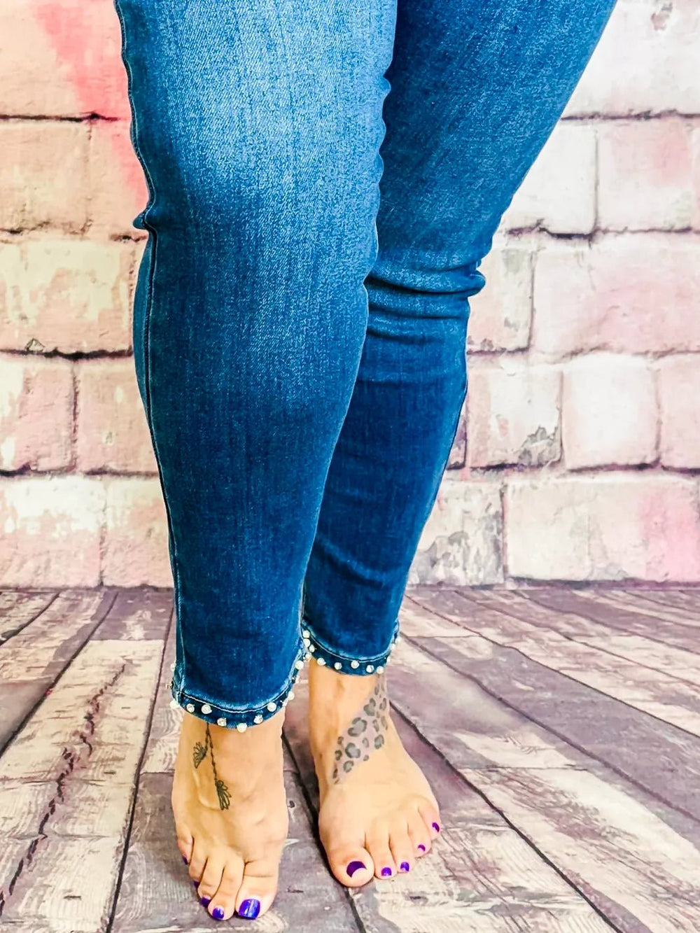 Mega schöne Stretchjeans mit Schleifchen – in großen Größen von CurvyRausch. Stylische Plus Size Fashion für kurvige Frauen.