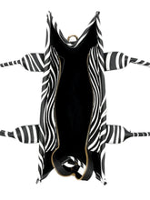 Modische Tasche mit Schultergurt Zebra Edition – in großen Größen von CurvyRausch. Stylische Plus Size Fashion für kurvige Frauen.