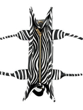 Modische Tasche mit Schultergurt Zebra Edition – in großen Größen von CurvyRausch. Stylische Plus Size Fashion für kurvige Frauen.