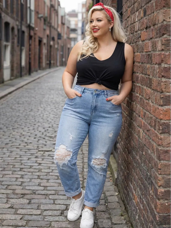 Momfit Jeans mit Cutouts & Waschung – in großen Größen von CurvyRausch. Stylische Plus Size Fashion für kurvige Frauen.