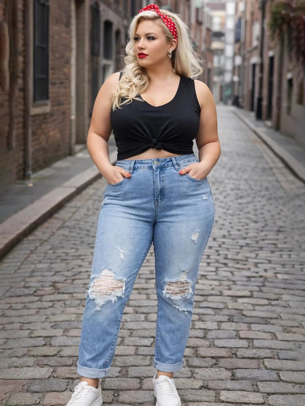 Momfit Jeans mit Cutouts & Waschung – in großen Größen von CurvyRausch. Stylische Plus Size Fashion für kurvige Frauen.