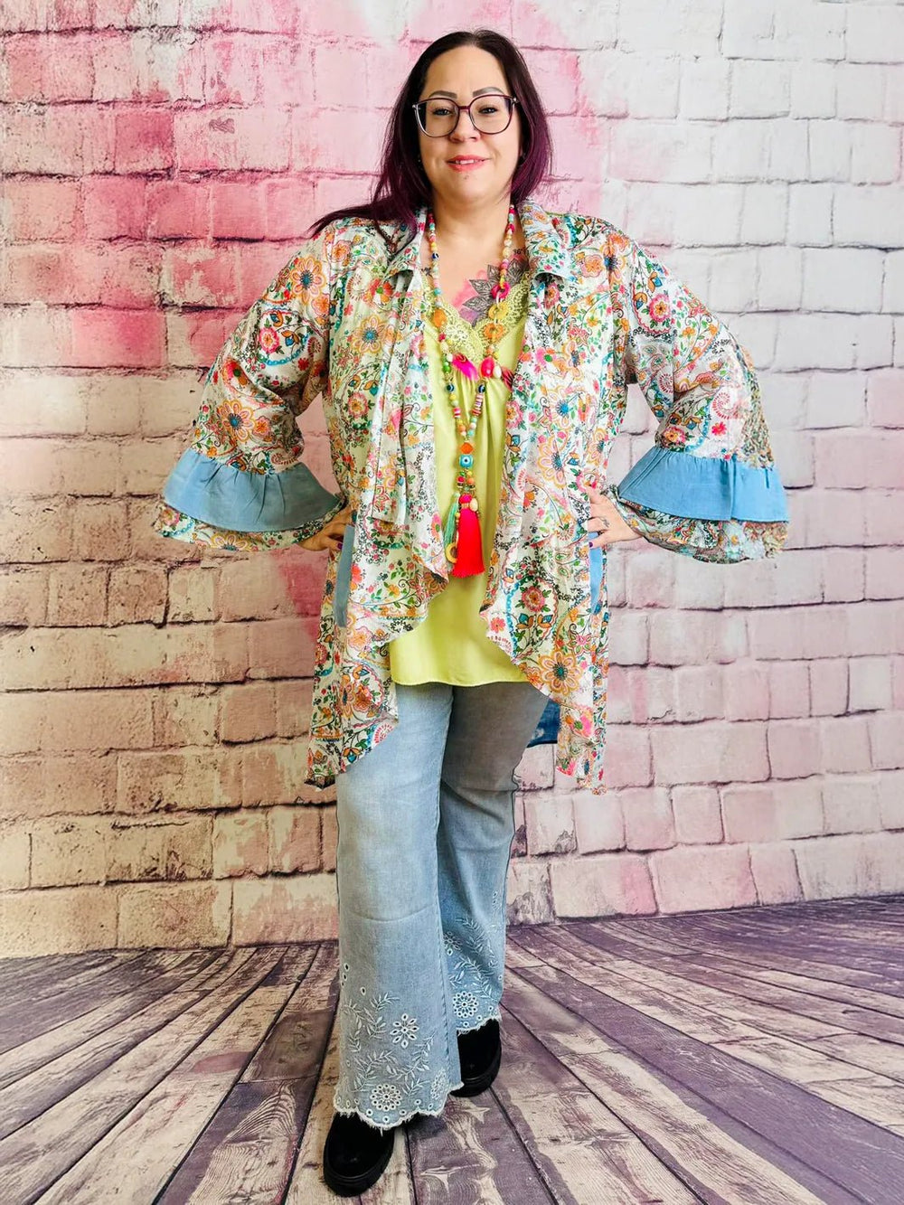 Monday Premium Schlaghose – Stickerei & Strass – in großen Größen von CurvyRausch. Stylische Plus Size Fashion für kurvige Frauen.