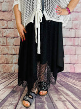 Moonshine Black Collection Rock mit Netzdekor – in großen Größen von CurvyRausch. Stylische Plus Size Fashion für kurvige Frauen.