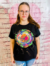 Peace - Shirt – Trendiges Watercolor - Design – Stylische Neuheit für Damen – Perfekt für Curvy Fashion & Plus Size Outfits