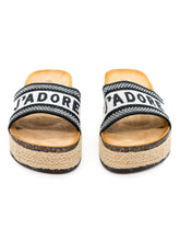 Plateau Slipper mit Bast - Detail & Komfort - Fußbett – in großen Größen von CurvyRausch. Stylische Plus Size Fashion für kurvige Frauen.