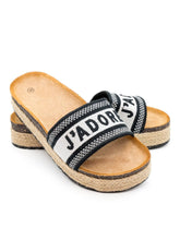 Plateau Slipper mit Bast - Detail & Komfort - Fußbett – in großen Größen von CurvyRausch. Stylische Plus Size Fashion für kurvige Frauen.