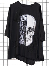 Punk Queen Shirt mit Totenkopf – in großen Größen von CurvyRausch. Stylische Plus Size Fashion für kurvige Frauen.