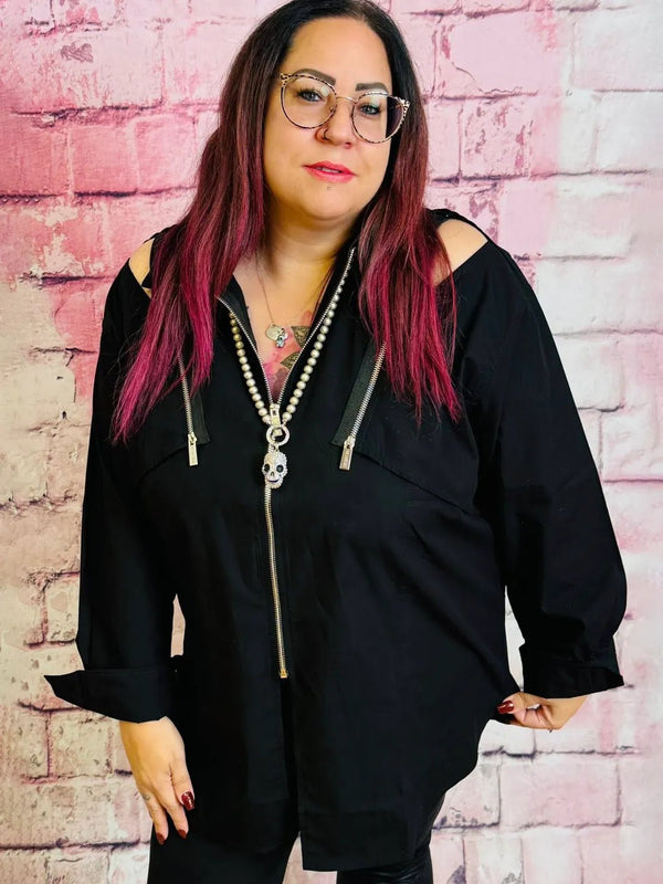 Rockige Bluse mit Skull & Cutouts – in großen Größen von CurvyRausch. Stylische Plus Size Fashion für kurvige Frauen.