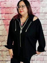 Rockige Bluse mit Skull & Cutouts – in großen Größen von CurvyRausch. Stylische Plus Size Fashion für kurvige Frauen.