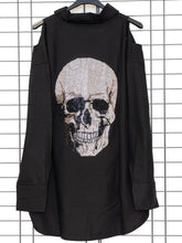 Rockige Bluse mit Skull & Cutouts – in großen Größen von CurvyRausch. Stylische Plus Size Fashion für kurvige Frauen.