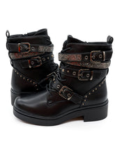 Rockige Boots mit Schnallen & Glitzer – in großen Größen von CurvyRausch. Stylische Plus Size Fashion für kurvige Frauen.