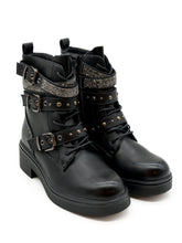 Rockige Boots mit Schnallen & Glitzer – in großen Größen von CurvyRausch. Stylische Plus Size Fashion für kurvige Frauen.